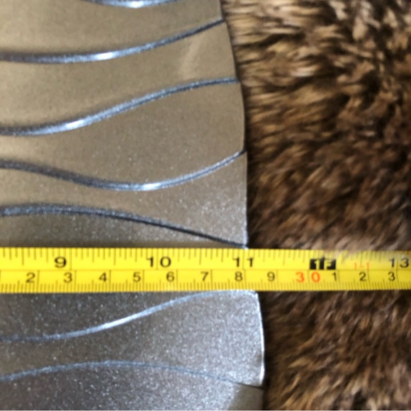 Stunning Square Wavy Edged Plate with lined detailed .  It would look fab decor - Picture 3 of 10